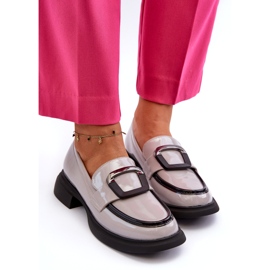 Mocassins femininos de couro envernizado Vinceza, cinza 4