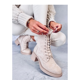 Botins bege com atacadores 1