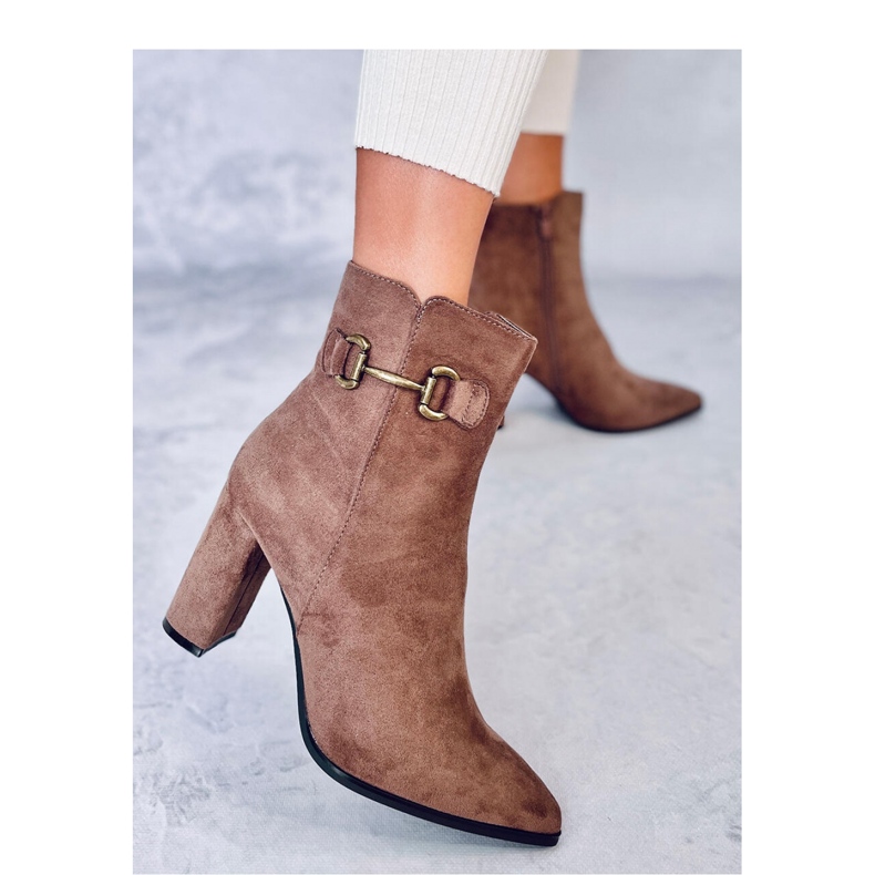 Botins de salto alto em camurça cáqui marrom 1