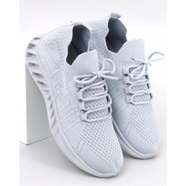 Calçados esportivos com meia cinza 1