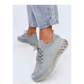 Calçados esportivos com meia cinza 2