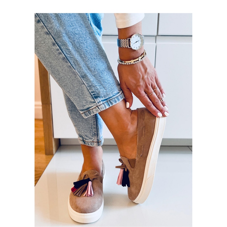 Tênis cáqui de outono com franjas bege 1