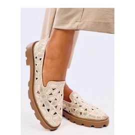 Mocassins dourados com aberturas bege 1