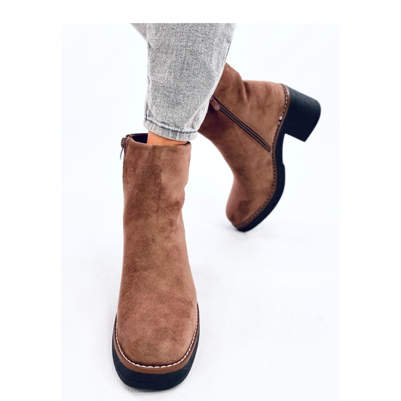 Botins de camurça com salto largo Eliza Khaki - Inello marrom 2