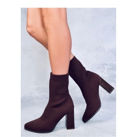 Botas marrons com meia de salto alto marrom 1