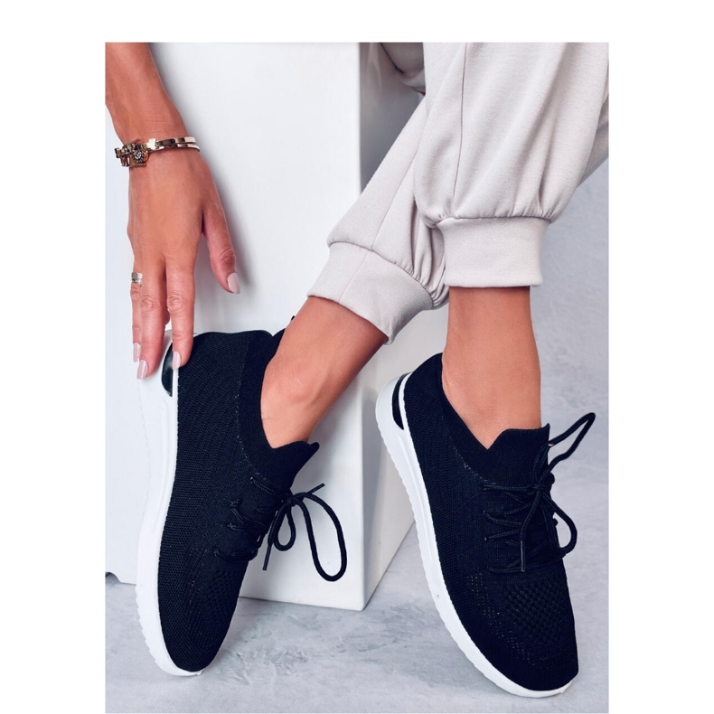 Calçado desportivo com meia preta preto 2