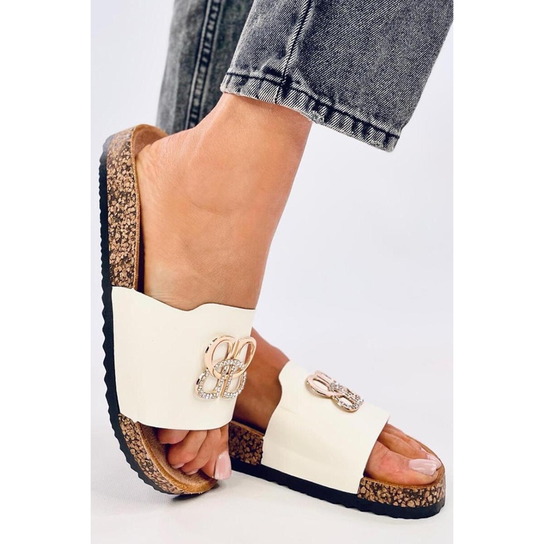 Chinelos de cortiça com zircões brancos 1 Chinelos de cortiça com zircões brancos 1