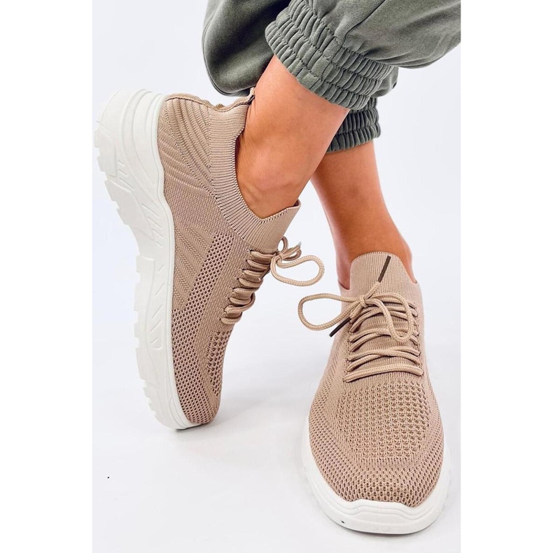 Calçados esportivos com meia cáqui marrom 1