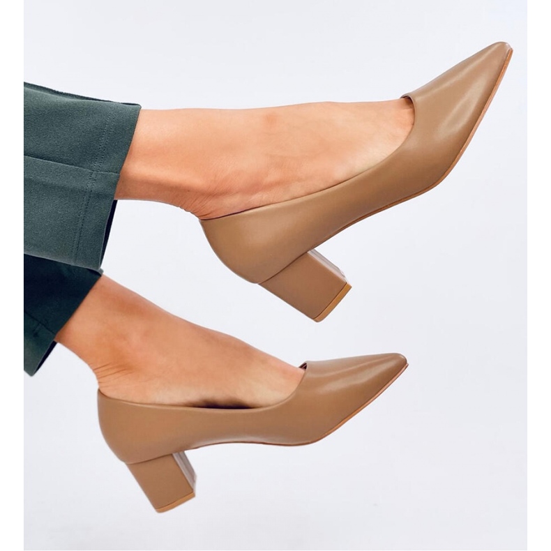 Bombas cáqui de salto baixo marrom 1