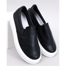 Tênis slip-on preto vazado 1