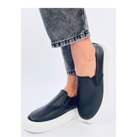 Tênis slip-on preto vazado 2
