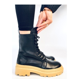 Botins com atacadores e protetor preto 1
