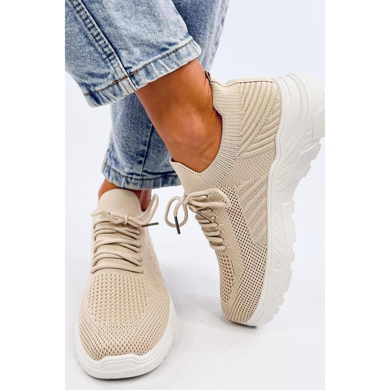 Calçado desportivo feminino bege com meia 1