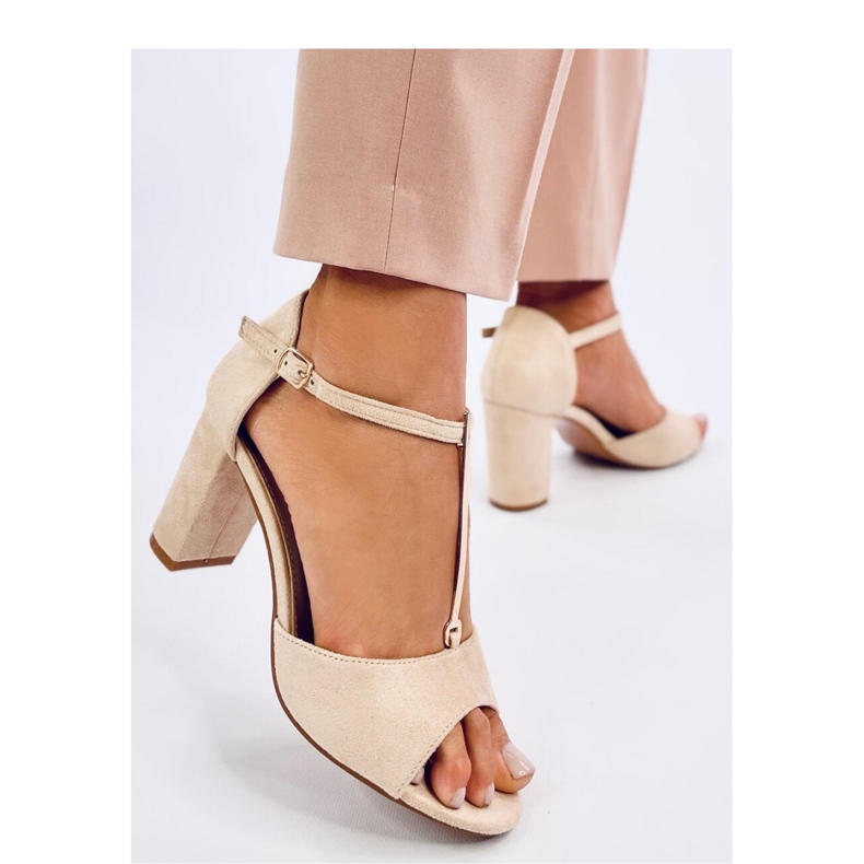 Ferdi Sandália de salto alto bege com decoração dourada - Inello 1 Ferdi Sandália de salto alto bege com decoração dourada - Inello 1