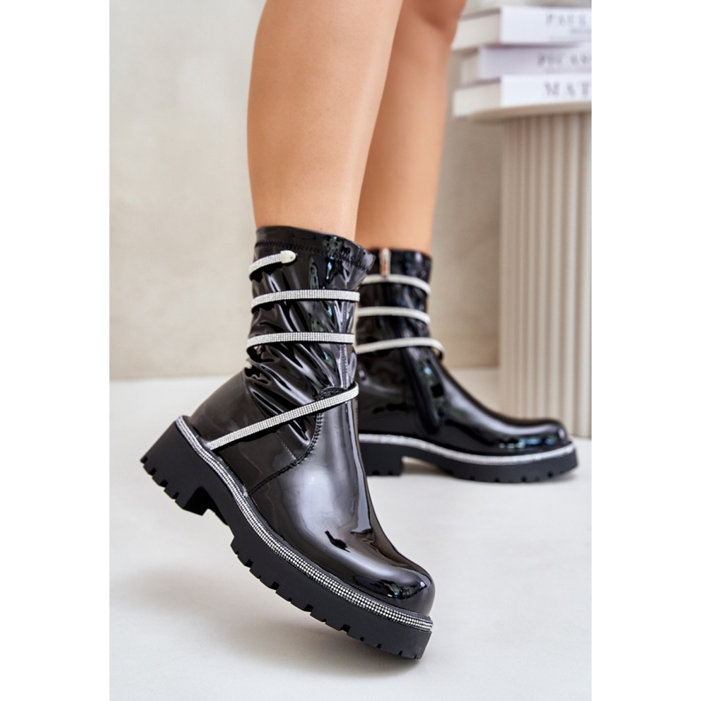 Botins femininos pretos envernizados 1