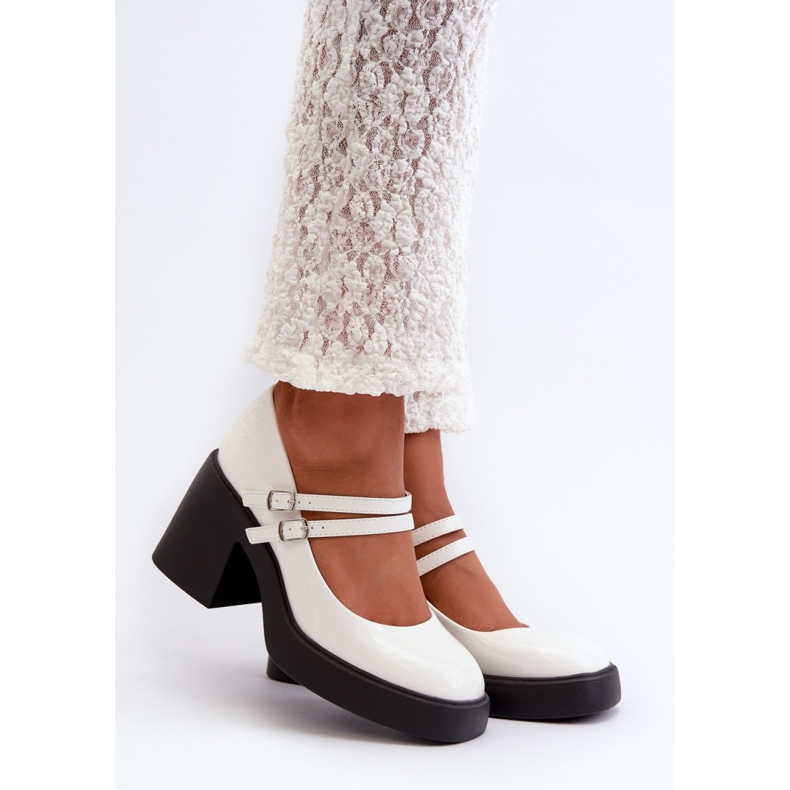 Bombas brancas de salto grosso branco 1