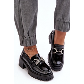 Sapatos pretos de salto alto envernizados 2