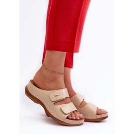 Chinelos femininos bege com sola plana 1