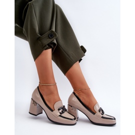 Sapatos femininos de couro envernizado bege 1