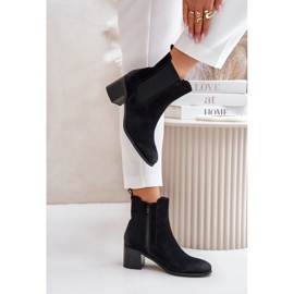 Botins femininos com isolamento preto 1 Botins femininos com isolamento preto 1