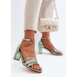 Sandália de salto alto com tiras verdes 1 Sandália de salto alto com tiras verdes 1