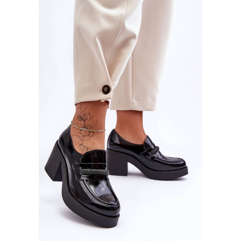 Sapatos de salto alto com decoração preta preto 1 Sapatos de salto alto com decoração preta preto 1