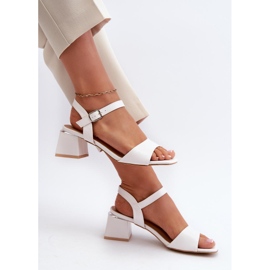 Step in style Sandálias Modelo Leisha LT33-10 Brancas - Entre com estilo branco 2