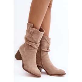 Botins femininos bege com parte superior com babados 1