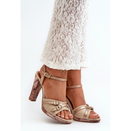 Step in style Sandálias Modelo Maciejka 06564-22 Bege/Dourado - Entre com estilo 1