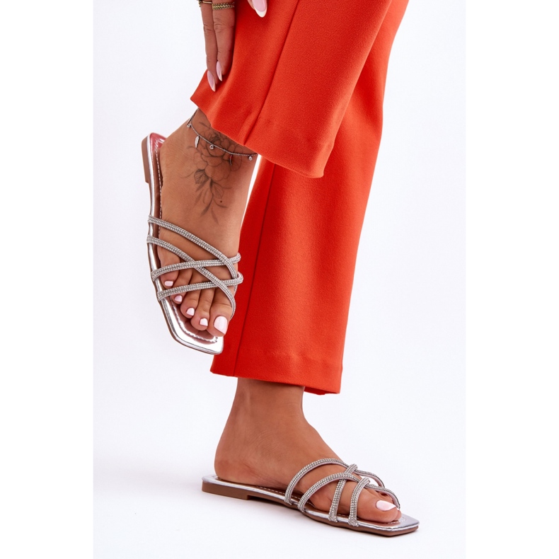 Step in style Sandália Chinelo Modelo Leomi 5628-2 CLA-1 Prata - Entre com estilo cinza 2