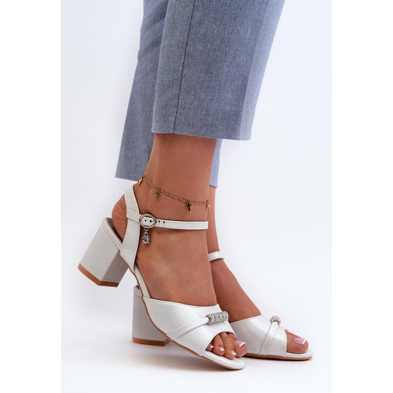 Step in style Sandálias Modelo Narhi 20241 Prata – Entre com estilo cinza 1 Step in style Sandálias Modelo Narhi 20241 Prata – Entre com estilo cinza 1