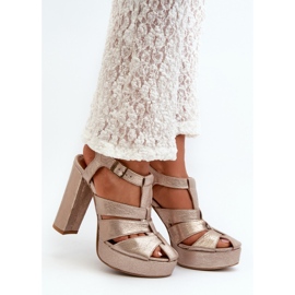 Step in style Sandálias Modelo Maciejka 06050-25 Ouro - Entre com estilo amarelo 1