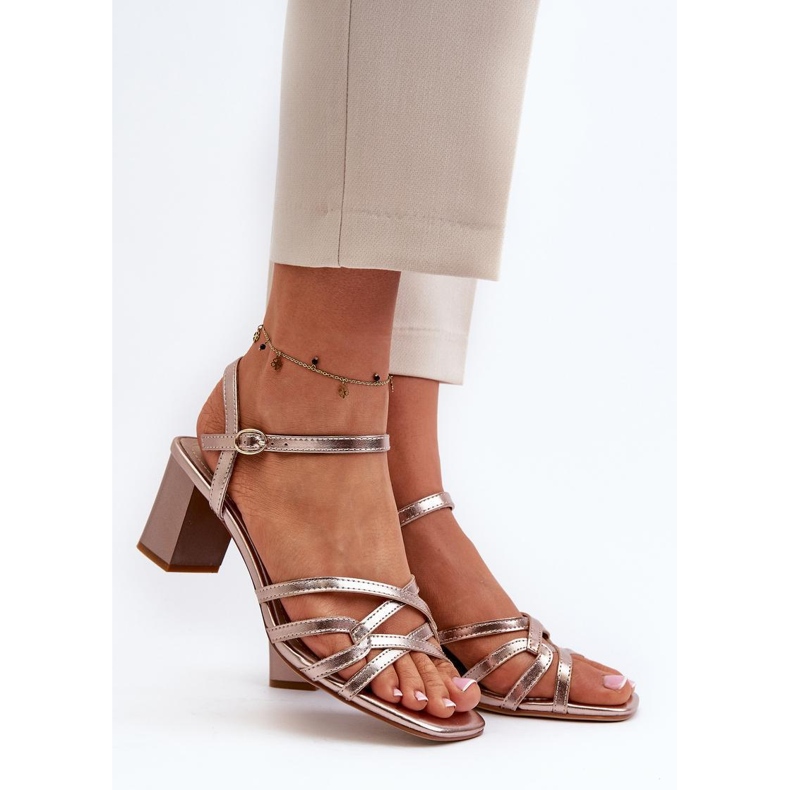 Step in style Sandálias Modelo Sergio Leone SK065 Douradas - Entre com estilo amarelo 1