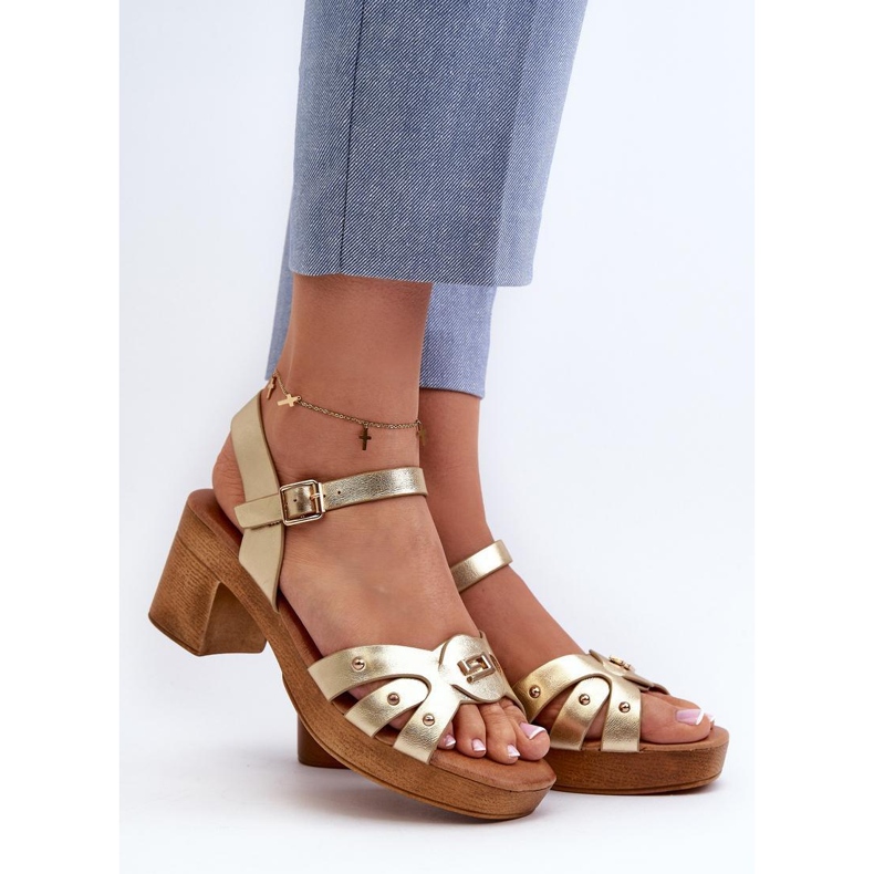 Step in style Sandálias Modelo Assames 24SD98-6758 Douradas - Entre com estilo amarelo 1