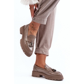 Step in style Sapatos Modelo Velenase YL189 Dark Beige Lakier - Entre com estilo bege 2