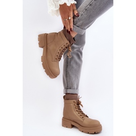 Botas bege com gravata 2