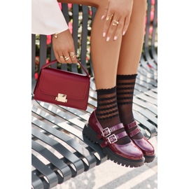Sapatos de verniz com fivelas Borgonha vermelho 1 Sapatos de verniz com fivelas Borgonha vermelho 1