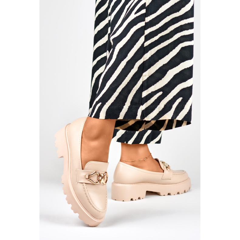 Sapatos bege com decoração B2733BE 1 Sapatos bege com decoração B2733BE 1