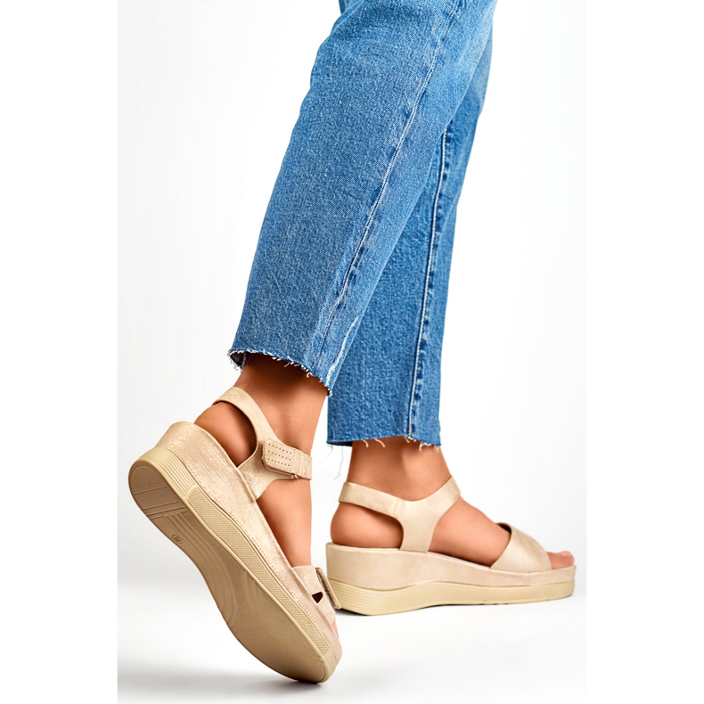 Sandálias femininas de cunha YQ-125GO, bege 1