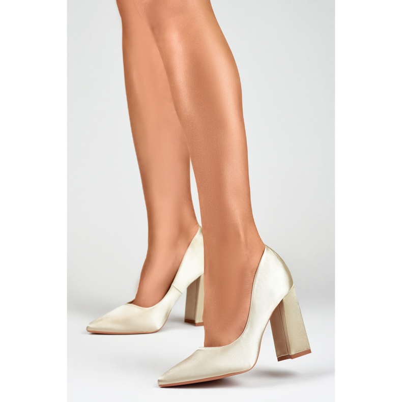 Sapatos femininos de salto alto 9820BE, bege e dourado 1