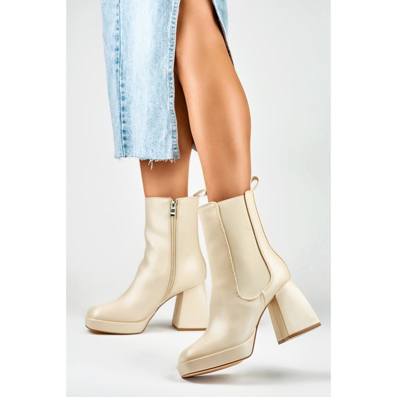 Botas Modelo X8271BE Bege Claro - PRIMO 2 Botas Modelo X8271BE Bege Claro - PRIMO 2