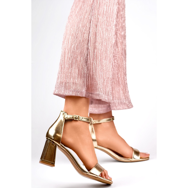 Sandálias femininas 0696GO douradas amarelo 1