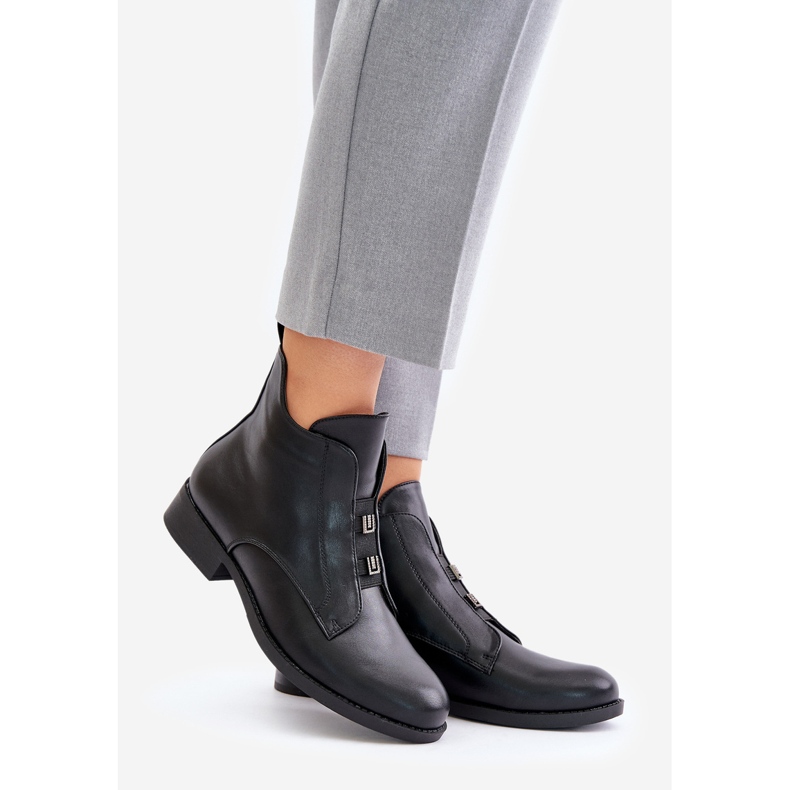 Botas femininas isoladas com salto plano em couro ecológico S.Barski HY42-716 pretas preto 1