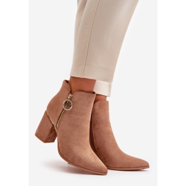 Botas femininas de salto alto com bico fino em camurça ecológica marrom quente Raisha bege 1