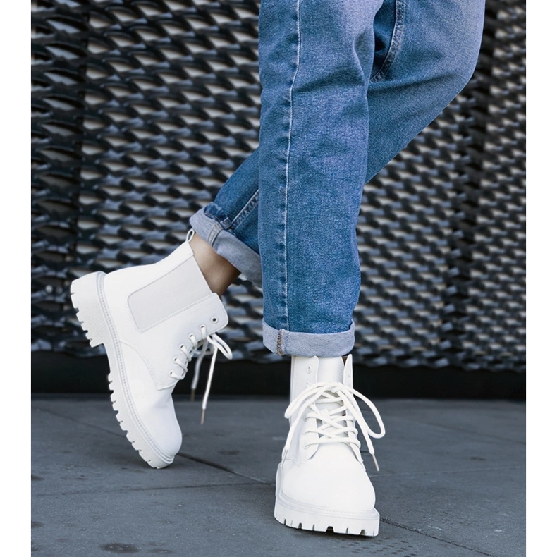 Botins com isolamento bege claro da Brayna 2