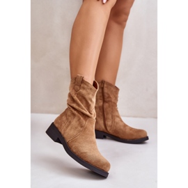 Botins femininos isolados com babados e decoração Camel Etteara castanho 2