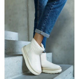 Botas de neve quentes bege na plataforma Cores 1 Botas de neve quentes bege na plataforma Cores 1