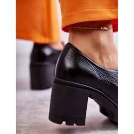 Sapatos de salto alto de couro preto Lemar com decoração dourada 2