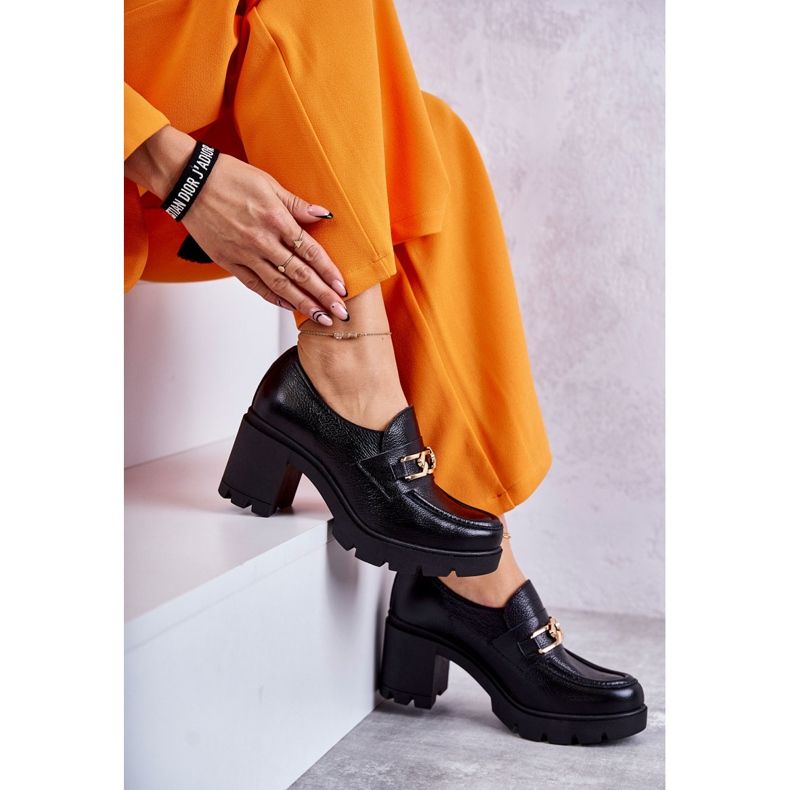 Sapatos de salto alto de couro preto Lemar com decoração dourada 4