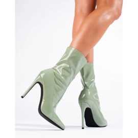 Botins femininos de salto alto feitos de couro envernizado verde 1